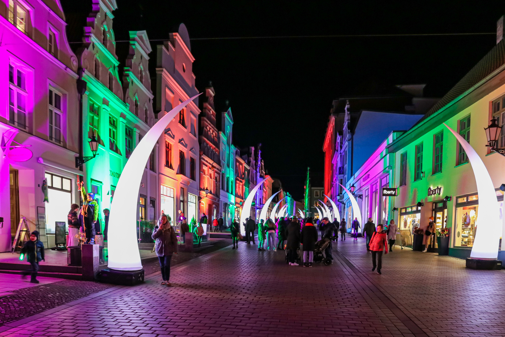 Vor dem 1.Advent leuchten in Wismar die Novemberlichter Foto & Bild