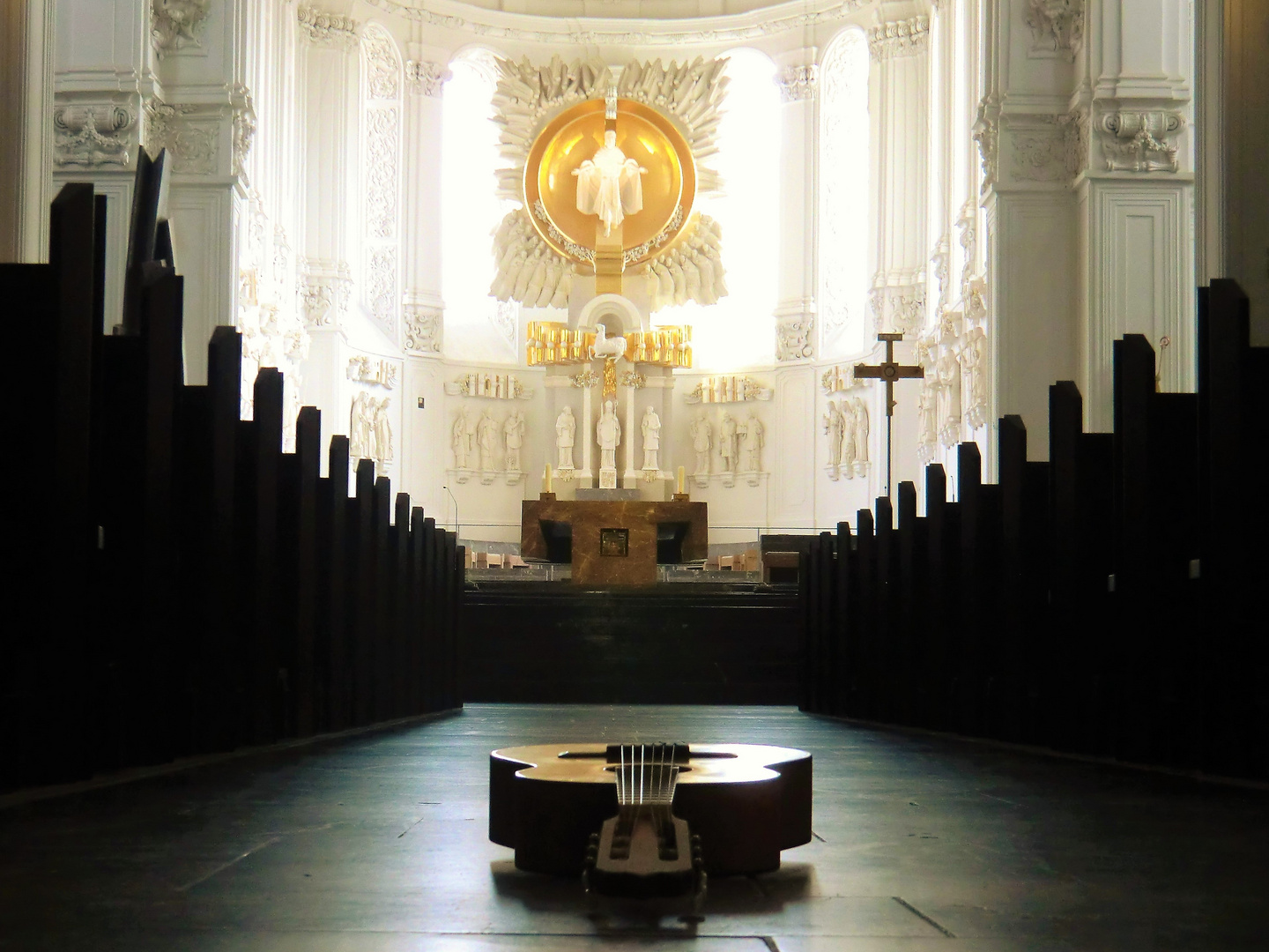 Vor dem Altar