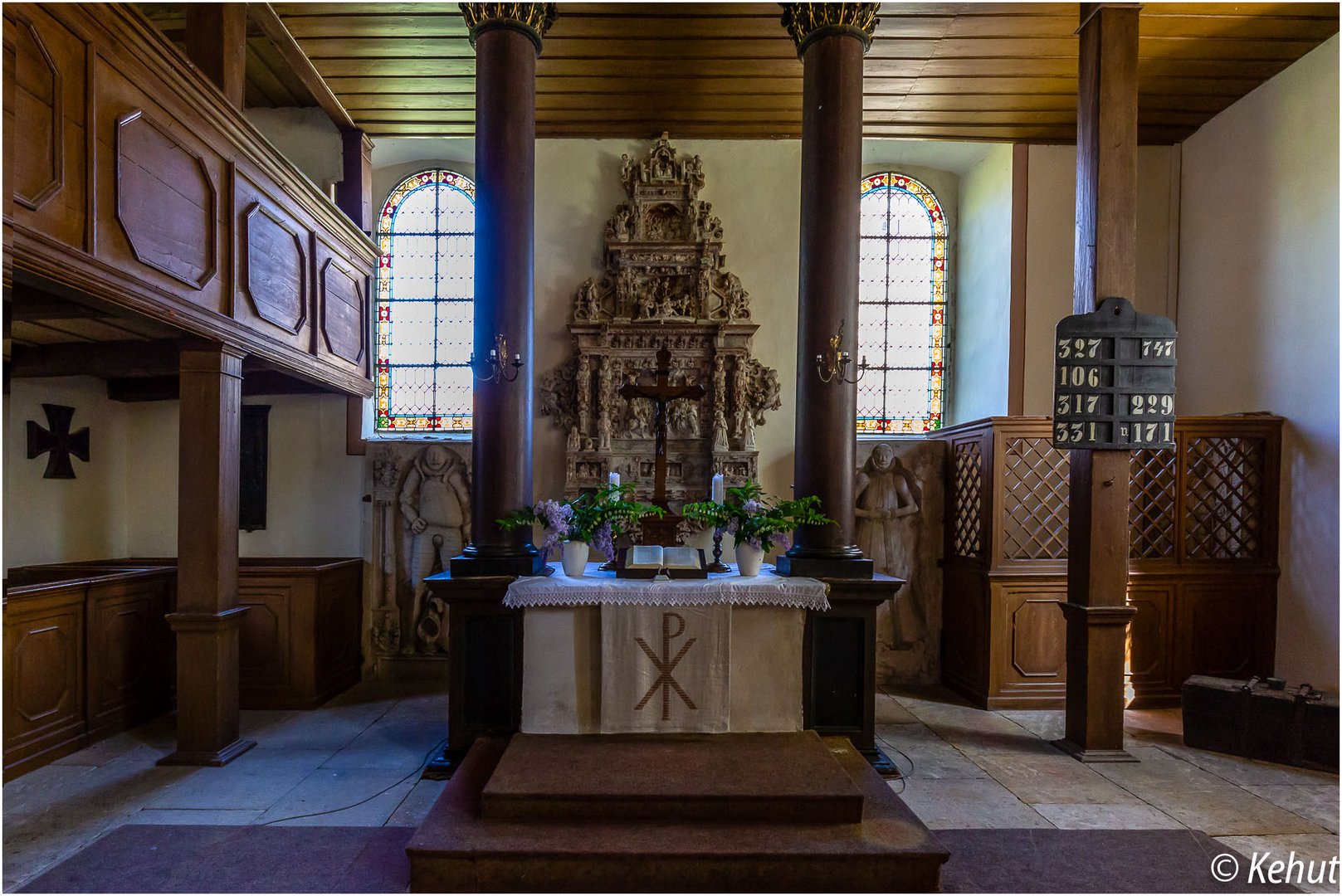 Vor dem Altar - Patronatskirche Flechtingen