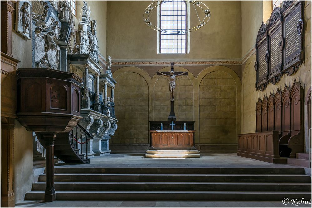 Vor dem Altar - Schlosskirche Goseck