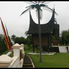 Vor dem Buegermeisteramt von Payakumbuh, West Sumatra