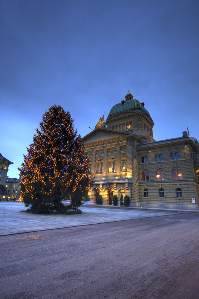 Vor dem Bundeshaus.