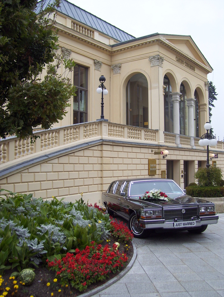 Vor dem Casino in Baden bei Wien