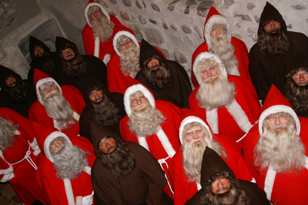 vor dem chlousauszug im zytgloggeturm in bern