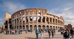 Vor dem Colosseum [2]