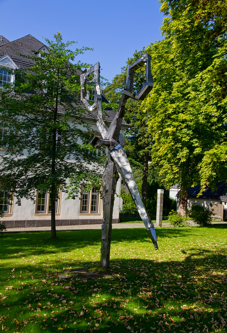 Vor dem Deutschen Klingenmuseum