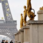 vor dem Eiffel-Turm