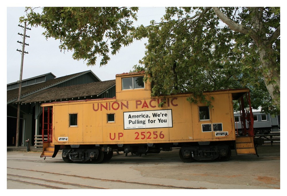 vor dem Eisenbahnmuseum in Sacramento