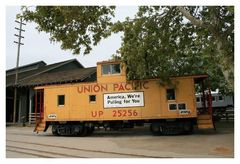 vor dem Eisenbahnmuseum in Sacramento