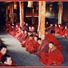 Vor dem Gebet, Kloster Ganden , Tibet