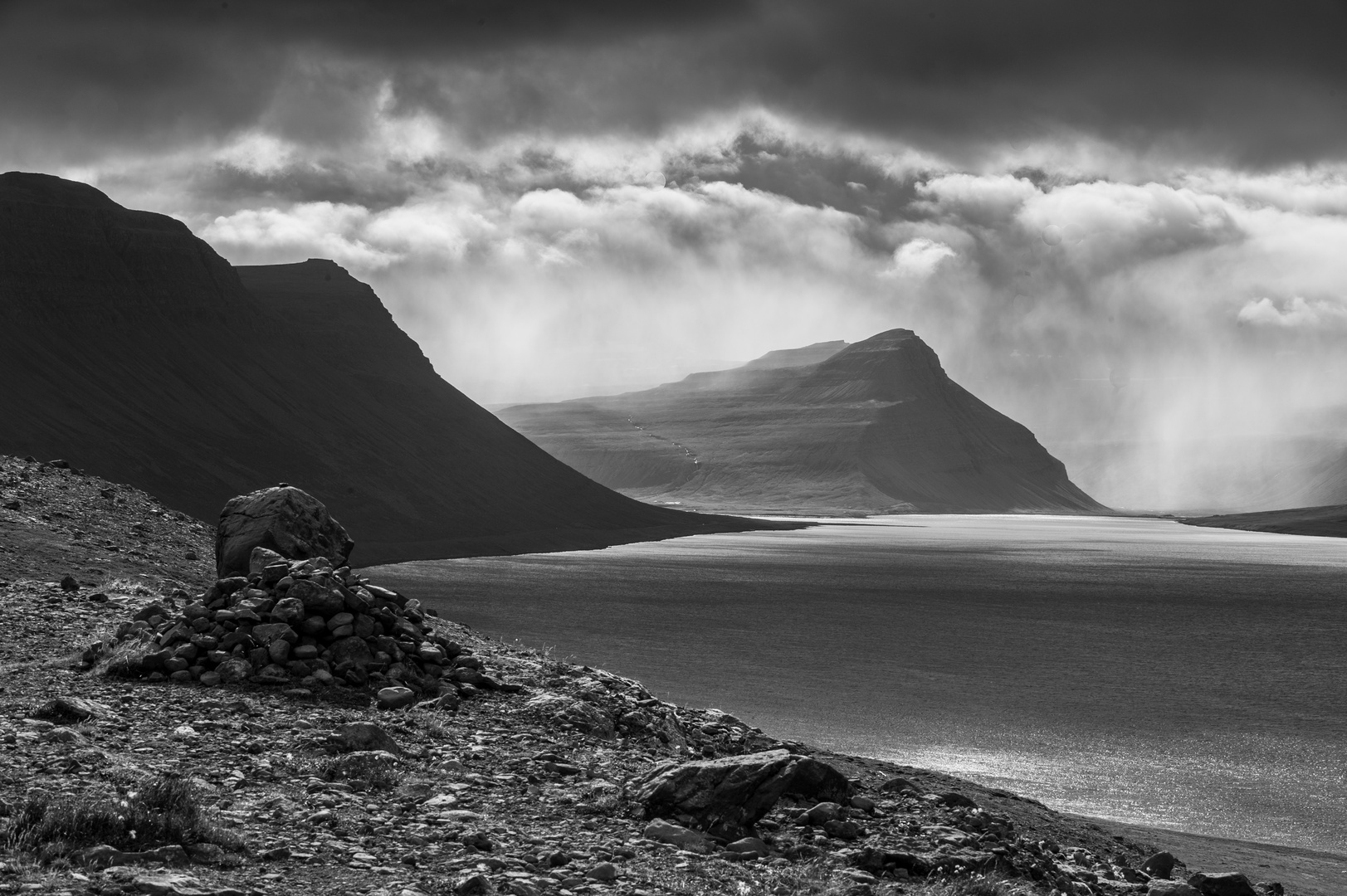 Vor dem Gewitter am Fjord