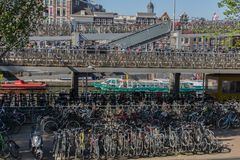 vor dem Hauptbahnhof - Amsterdam