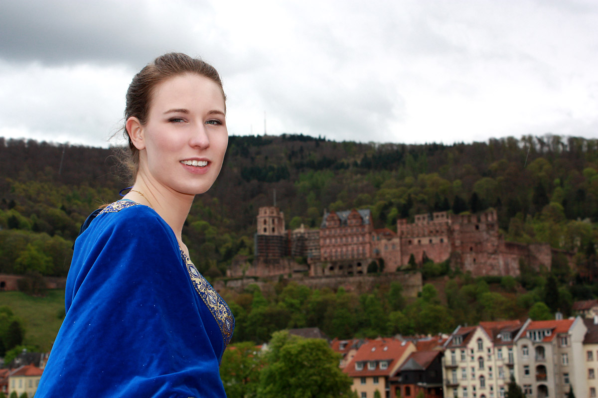 Vor dem Heidelberger Schloss