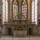 Vor dem Hochaltar im Dom St. Peter und St. Paul in Naumburg