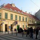 Vor dem Hofer am Brunnenmarkt