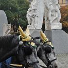 vor dem Hrdlitschka-Mahnmal in Wien