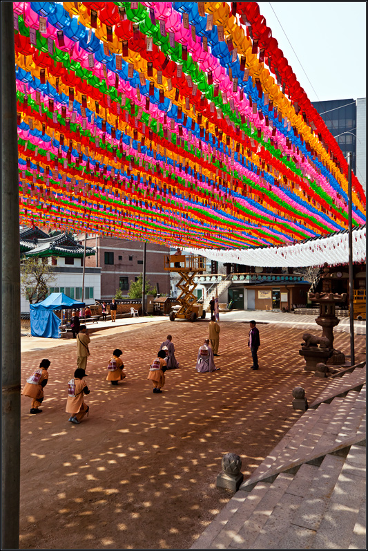 Vor dem Jogyesa Tempel