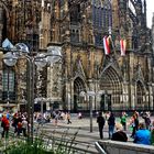 Vor dem Kölner Dom.