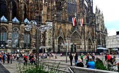 Vor dem Kölner Dom.