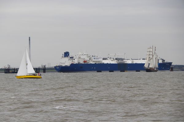 Vor dem LNG Terminal