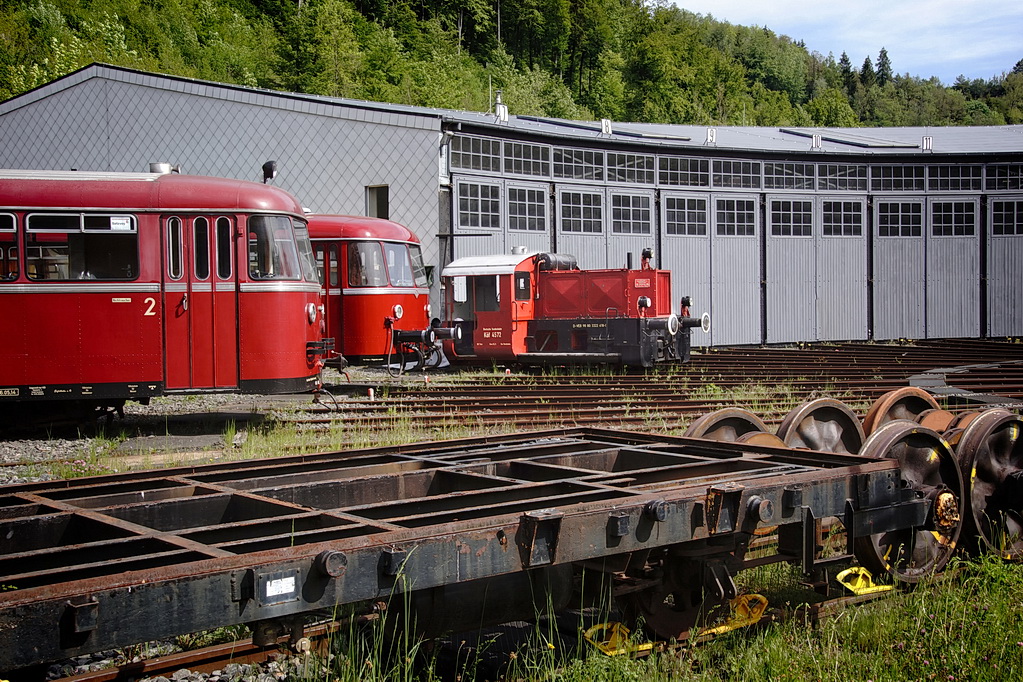 vor dem Lokschuppen