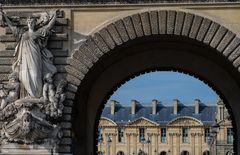 vor dem Louvre