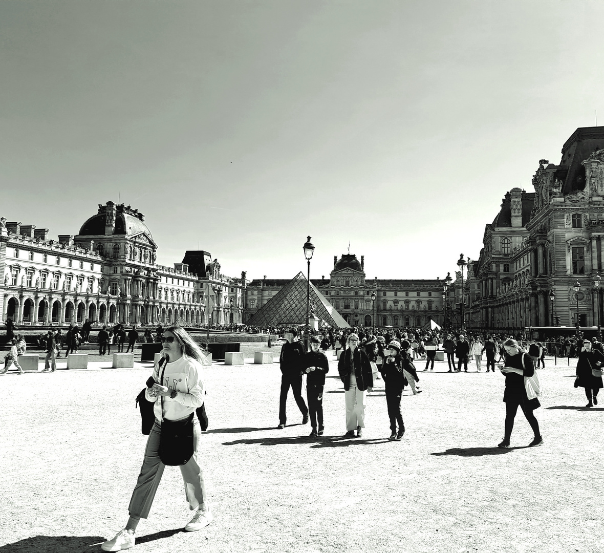 Vor dem Louvre