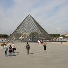 Vor dem Louvre