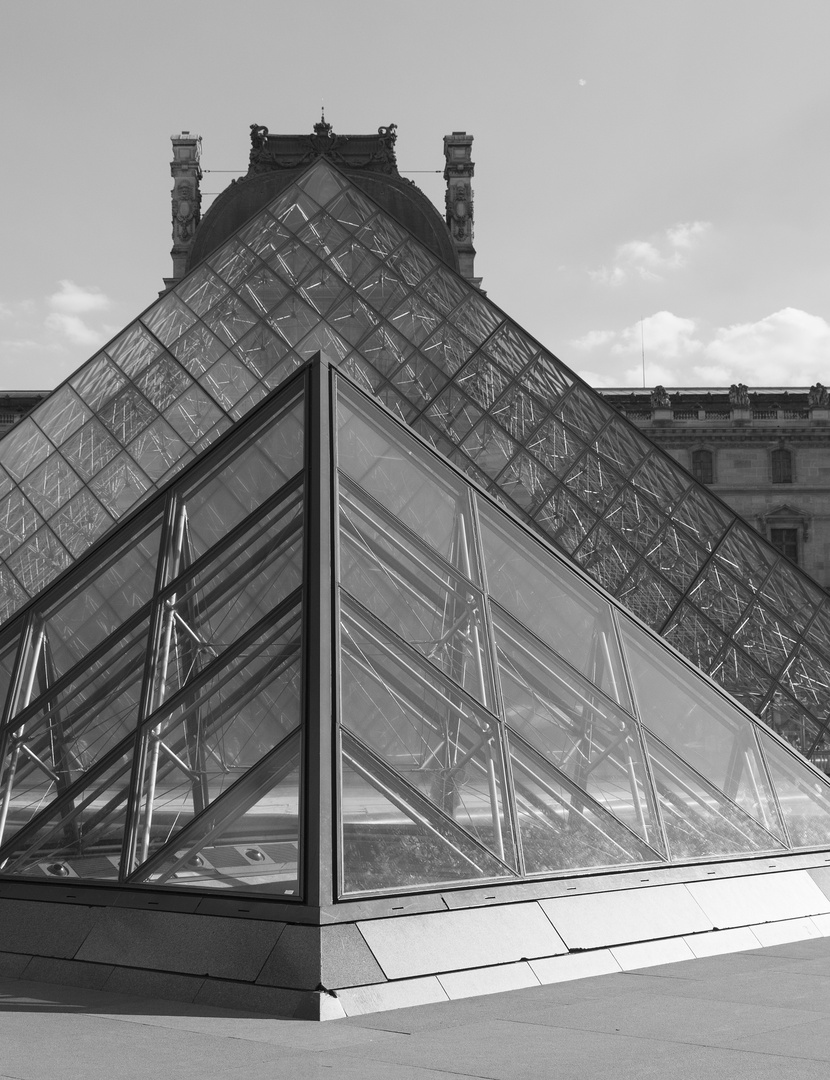 Vor dem Louvre