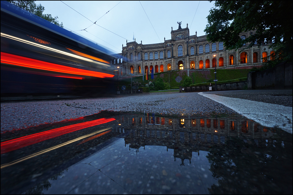 vor dem Maximilianeum