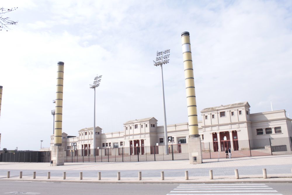 Vor dem Olympiastadion