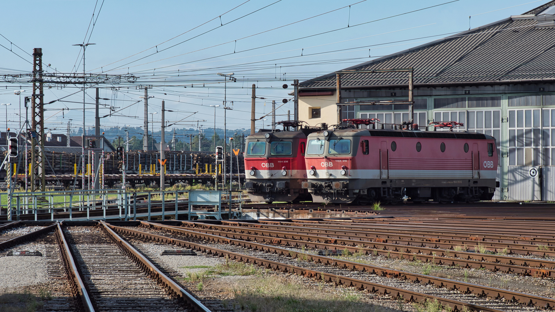 Vor dem Ringlokschuppen