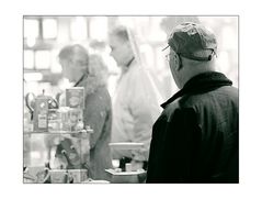 vor dem Schaufenster