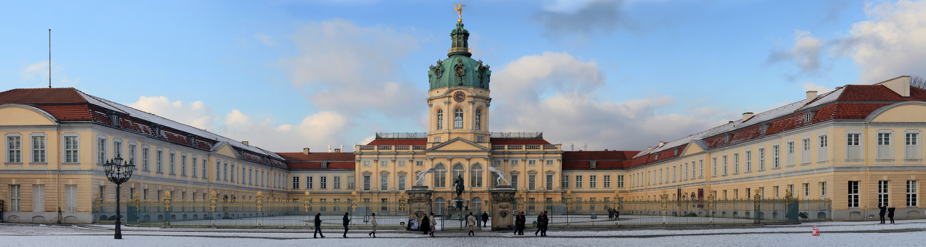 Vor dem Schloss