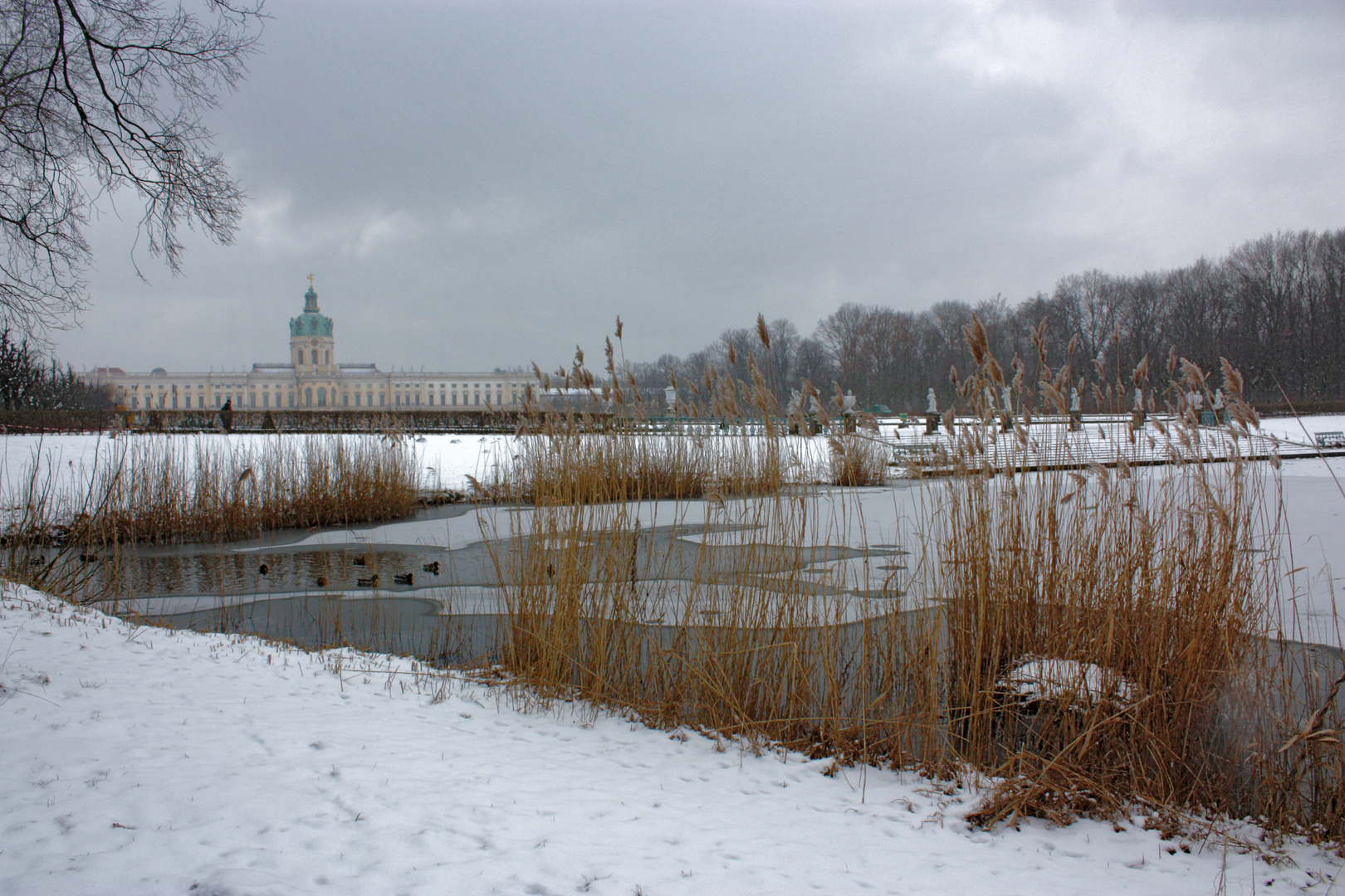 Vor dem Schloss