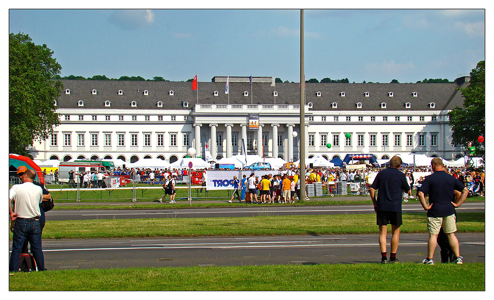 vor dem schloss