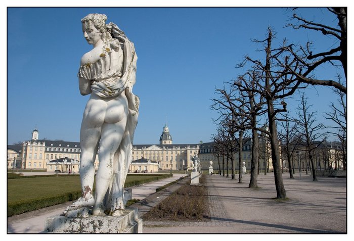 vor dem Schloß in Karlsruhe