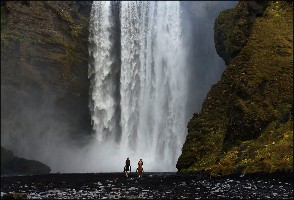 vor dem Skogafoss