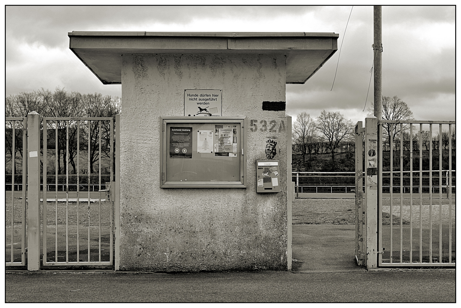 Vor dem Stadion