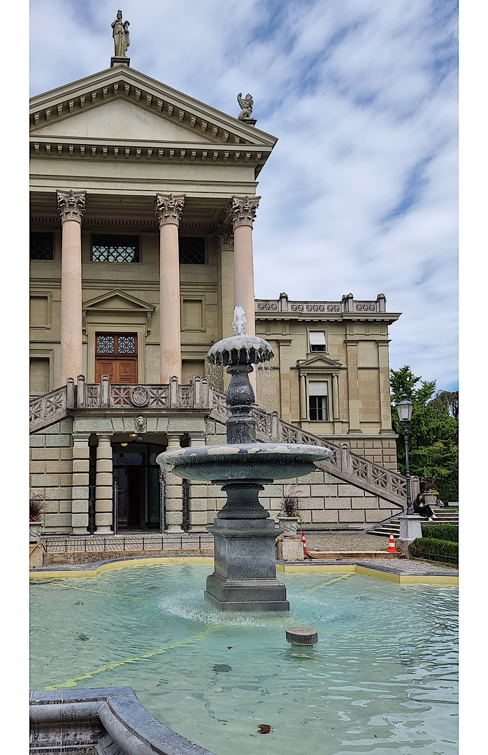 Vor dem Stadthaus Winterthur