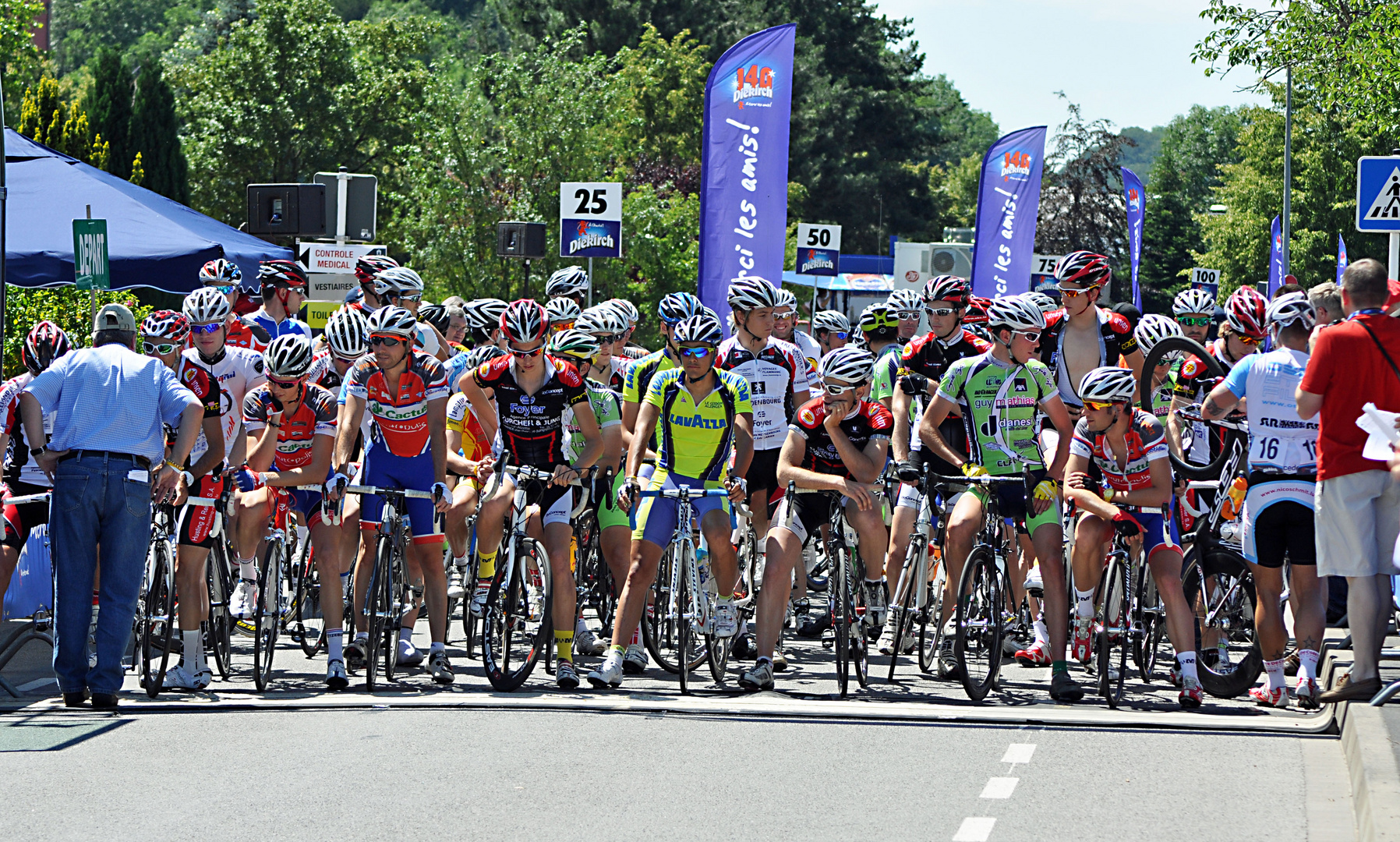 Vor dem Start der Elite zur Luxemburger Radsportmeisterschaft.