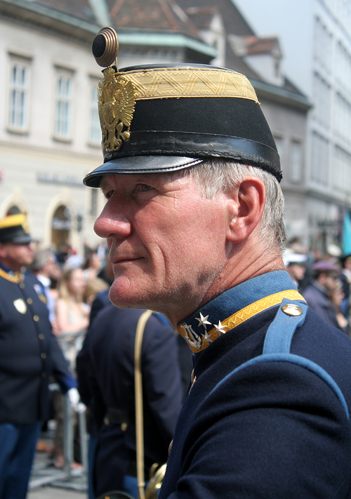 Vor dem Stephansdom während des Requiems für Otto Habsburg (4)