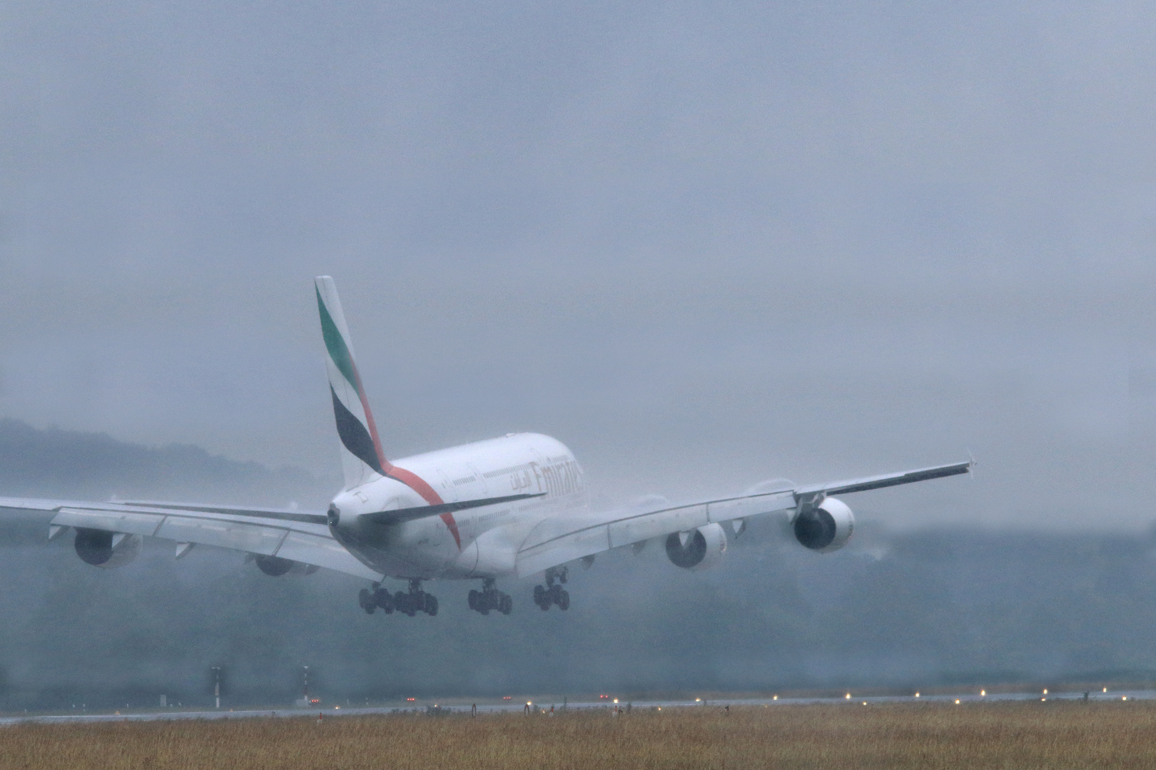 Vor dem Touchdown bei strömendem Regen