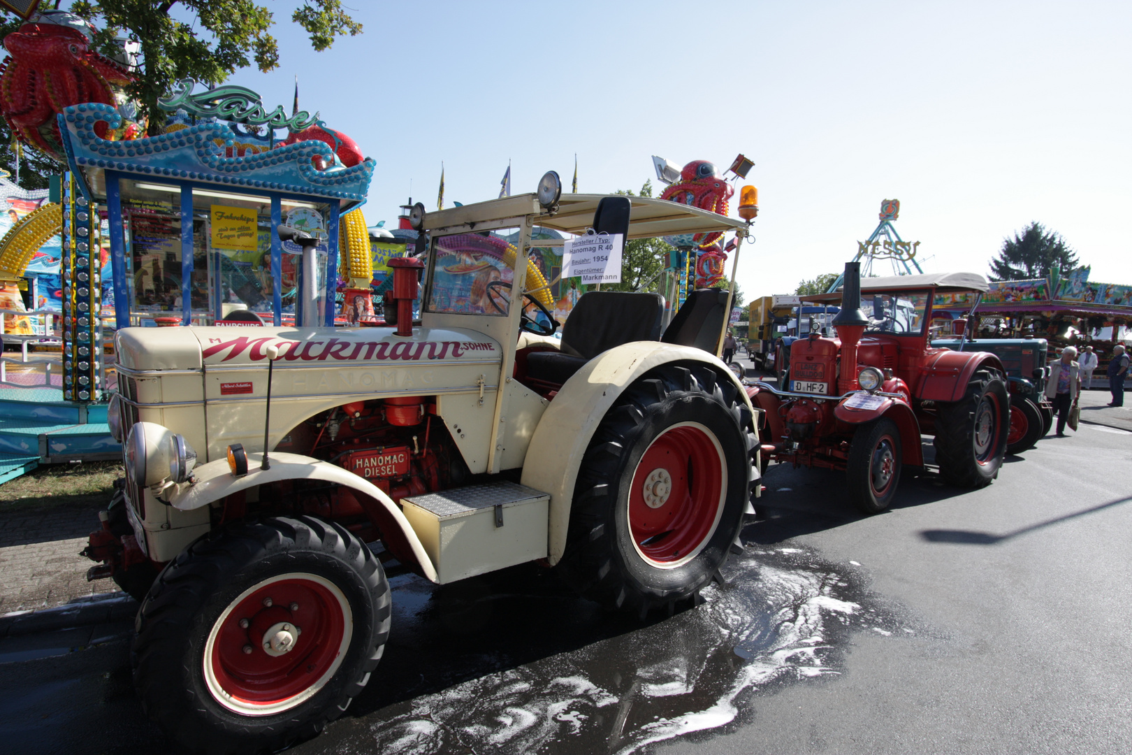 Vor dem Umzug auf dem Pützchens Markt 2012