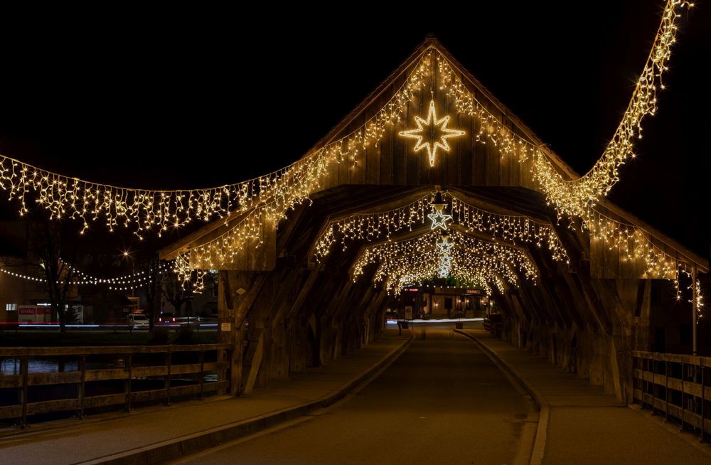 vor dem Weihnachtsmarkt