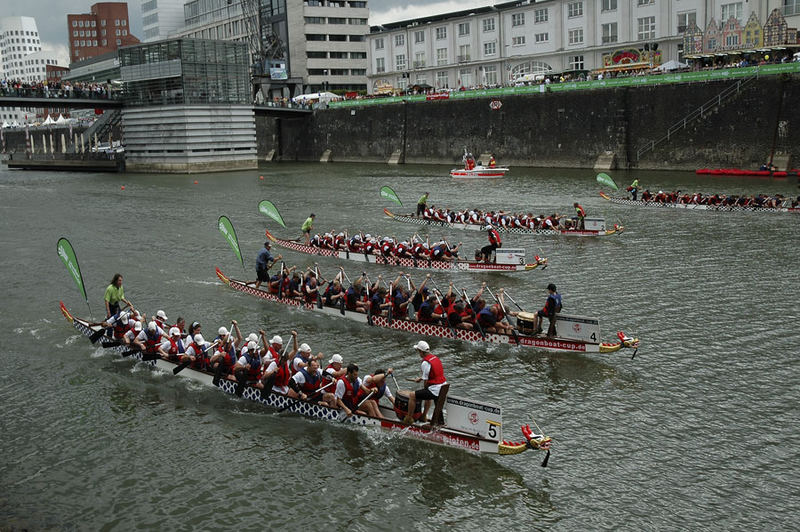 Vor dem Ziel - Drachenbootrennen Düsseldorf am 16.06.2007