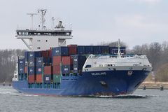 vor den Schleusen in Kiel-Holtenau