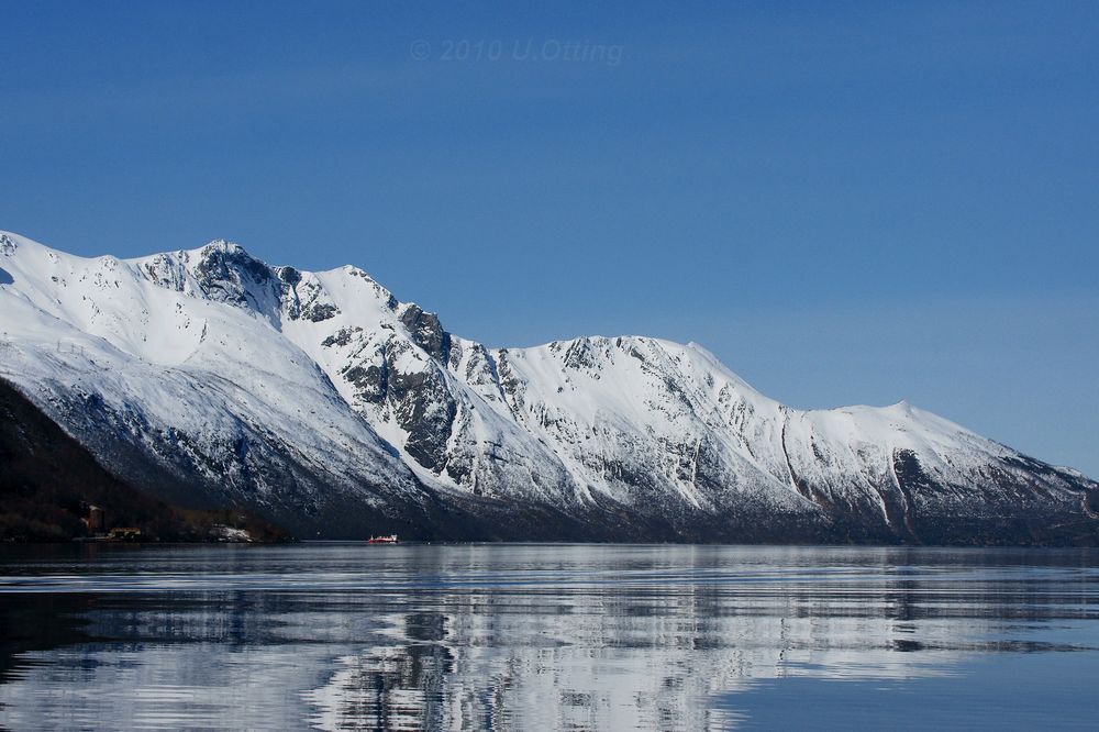 vor den Svartisen Gletscher