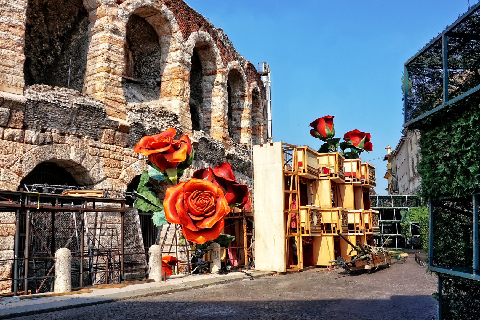 Vor der Arena in Verona ...