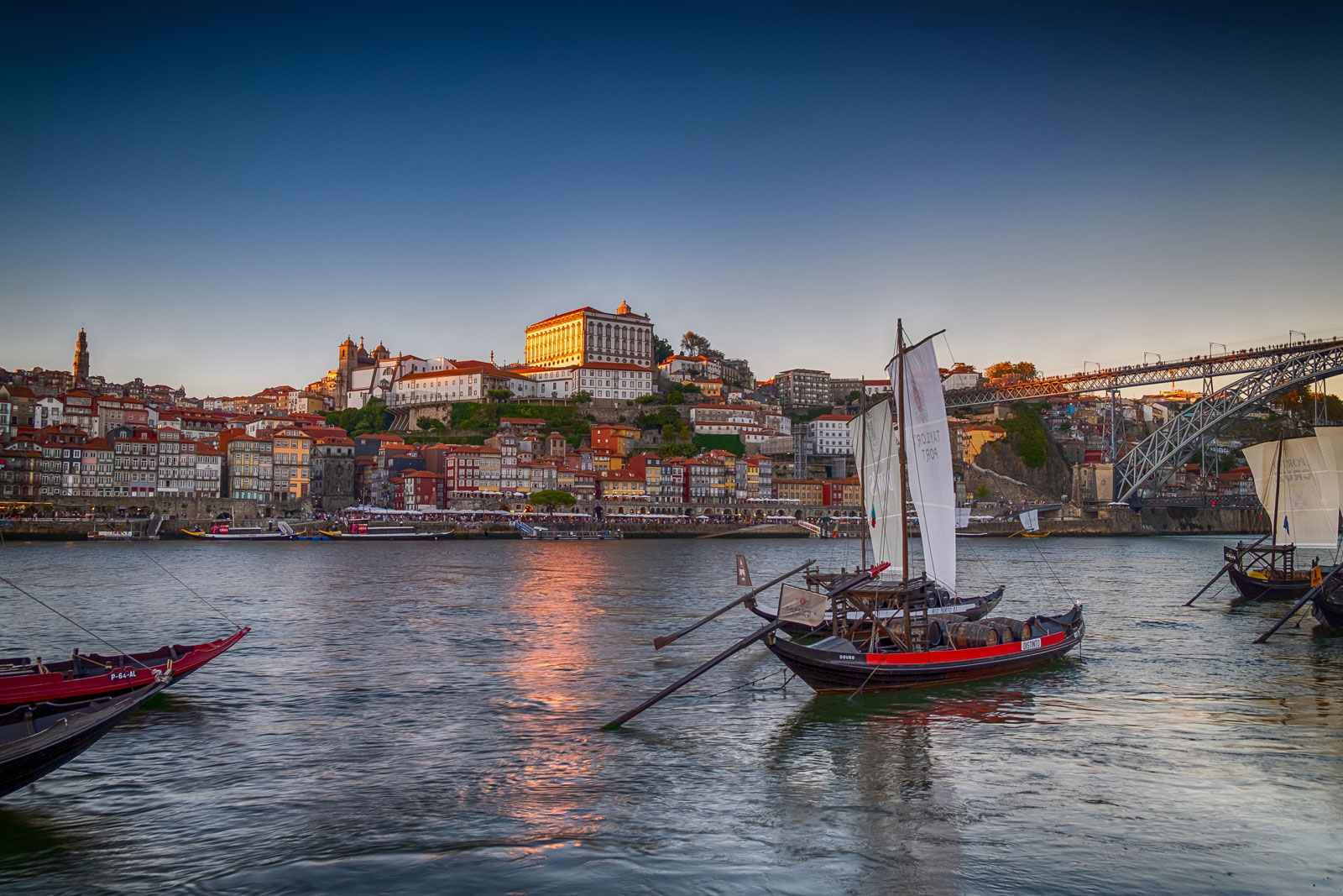 Vor der blaue Stunde am Fluss in Porto